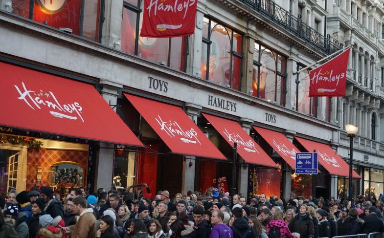 Hamleys, а флагманский магазин на Риджент-стрит в Лондоне