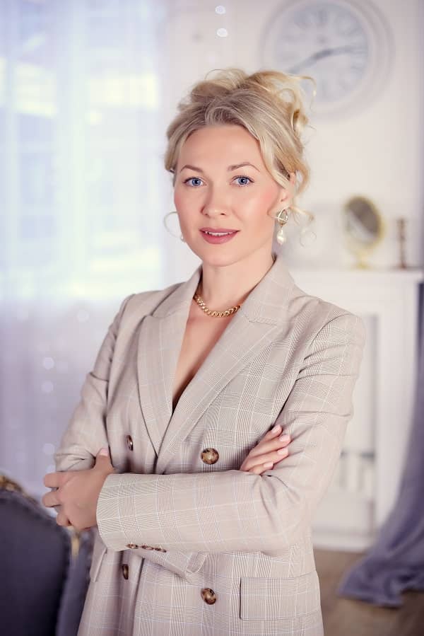 Алёна Фьюжен — предприниматель, владелица сети салонов красоты, бизнес-наставник и коуч.