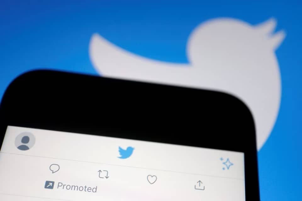 Twitter's cash flow still negative 
