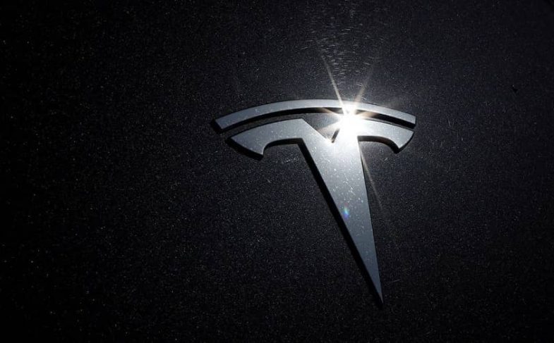 tesla-directors-settle-lawsuit-over-compensation-735-mln