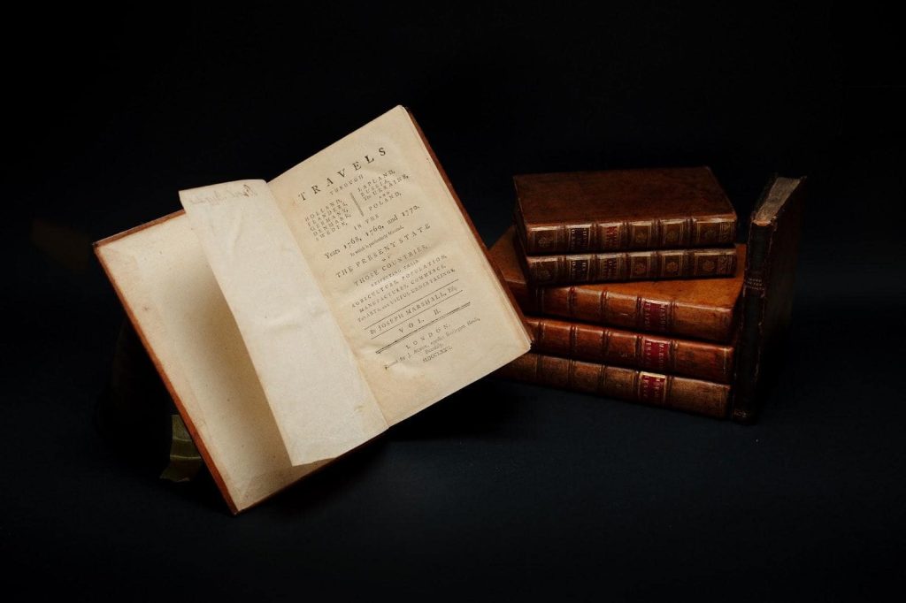 Travels through … Russia, the Ukraine and Poland (1772), книжки Вольтера та П’єра Шевальє 