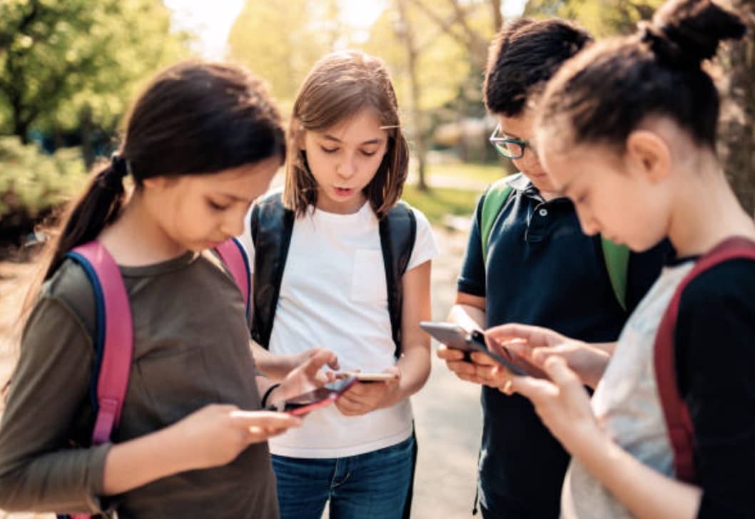 Children with a gadgets