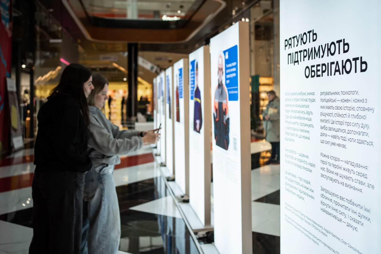 У Києві відкрили виставку ЄС і ПРООН на честь працівників і працівниць екстрених служб