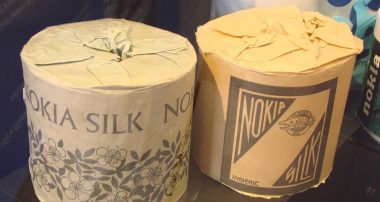 В середині XX сторіччя Nokia виробляла зокрема й туалетний папір