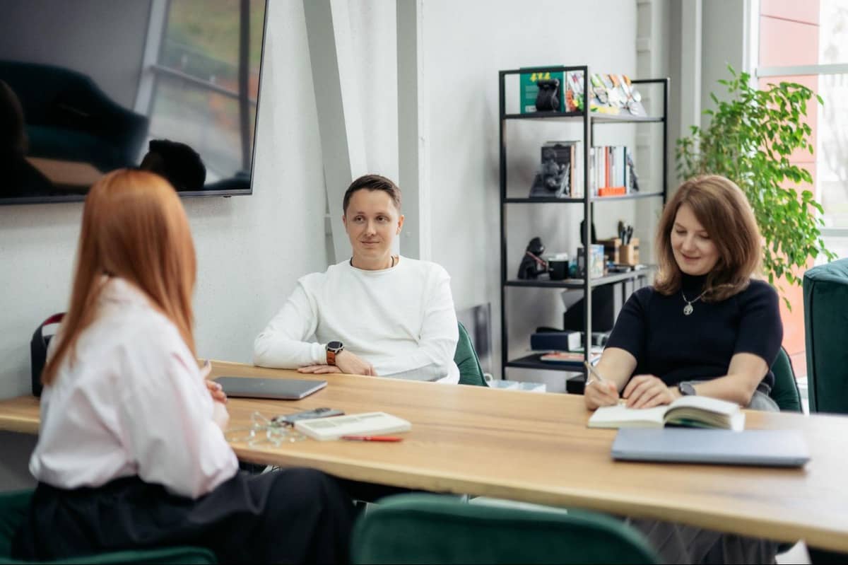 Цей практичний матеріал заснований на реальному досвіді  роботи з бізнесами маркетологів Ірини Новосад та Віталія Оксенюка.