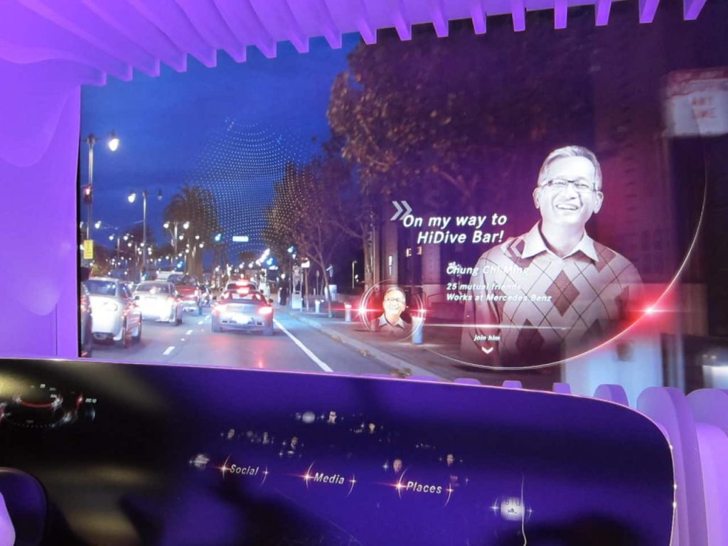 На екранах у безпілотних авто з’являтимуться повідомлення від рекламних Outdoor-екранів