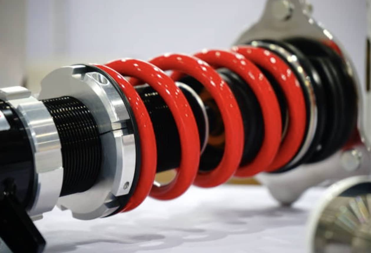 Як погода та дороги впливають на термін служби задніх амортизаторів