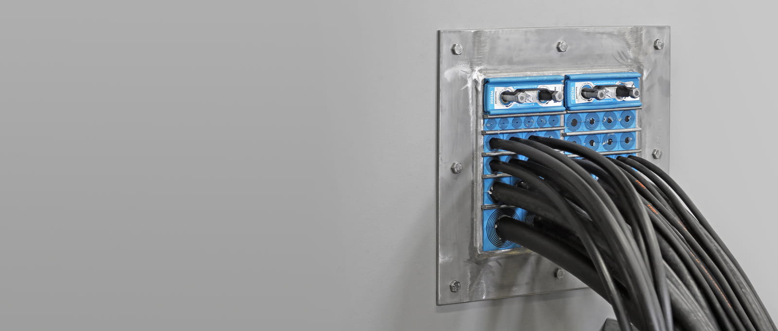 Roxtec в Україні: надійні рішення для захисту кабелів і трубопроводів